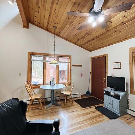 Cozy Cabin Suite Bed And Breakfast ウッドランド・パーク エクステリア 写真