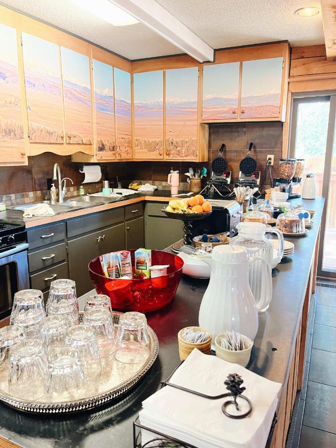 Cozy Cabin Suite Bed And Breakfast ウッドランド・パーク エクステリア 写真
