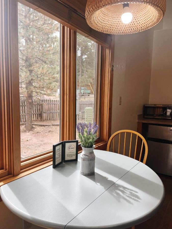 Cozy Cabin Suite Bed And Breakfast ウッドランド・パーク エクステリア 写真