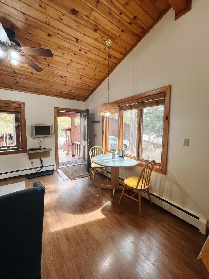 Cozy Cabin Suite Bed And Breakfast ウッドランド・パーク エクステリア 写真