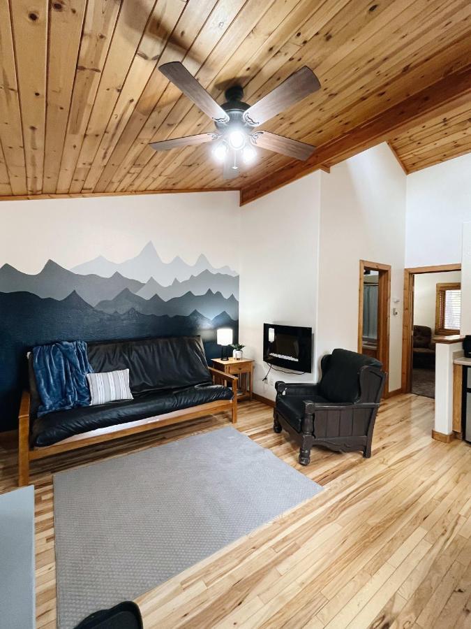 Cozy Cabin Suite Bed And Breakfast ウッドランド・パーク エクステリア 写真
